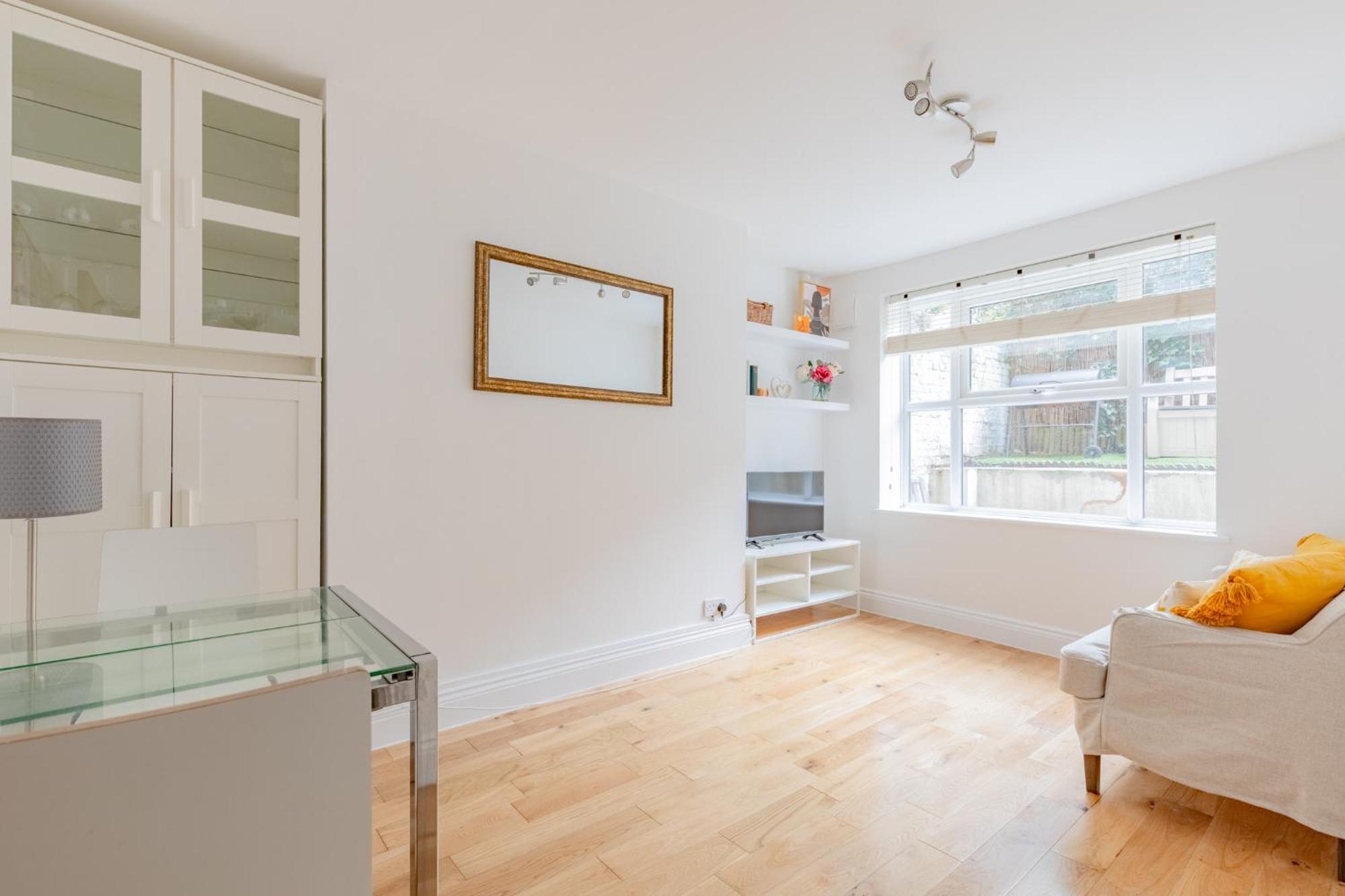 Cosy 1bd Flat Heart Of North West *