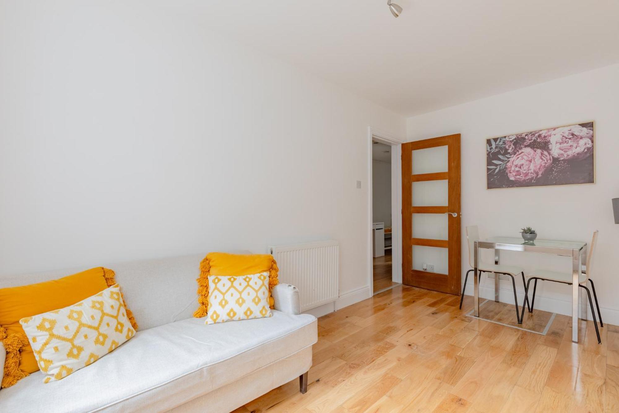Cosy 1bd Flat Heart Of North West